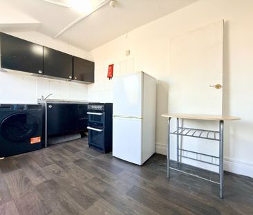 Studio Flat, Romford Road, E7 - Photo 4