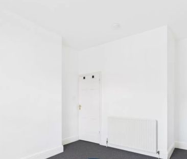 3 Bed Semi-Detached House, Latham Road, CV5 - Photo 2