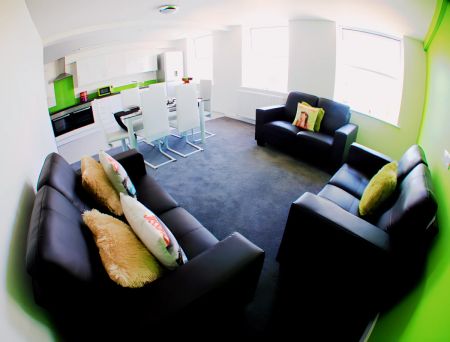 Large En-Suite - Photo 2