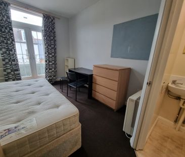 5 Bed Student Accommodation - Photo 4