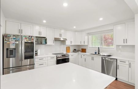1106 Duthie Avenue apartment — Burnaby, BC (3-Bedroom) - 3 Bedroom - Photo 4
