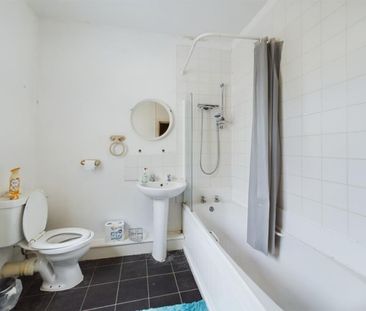 4 bedroom House To Let - Photo 6