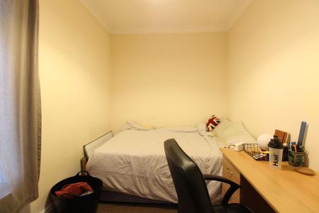 6 bedroom semi-detached house to rent - Photo 2