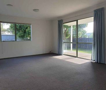 Quiet 2 Bedroom Free-standing home - Photo 4