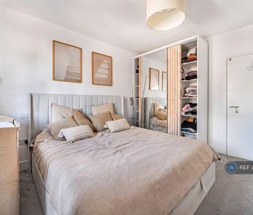 3 bedroom semi-detached house to rent - Photo 6