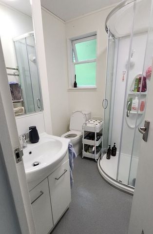 4 Bedroom Flat - Whiteware included - 2 Showers - Photo 2