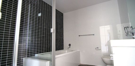 "Stylish Parkside Living: Modern 2-Bedroom Apartment in Westmead for Just $620/Week!" - Photo 2