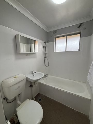 Comfortable Unit in Prime Location - Photo 5