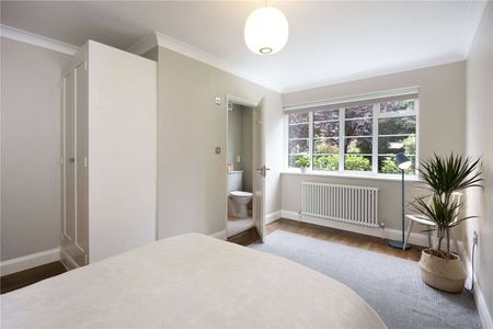 A beautiful three bedroom apartment with parking between Wimbledon Town and Village. - Photo 5