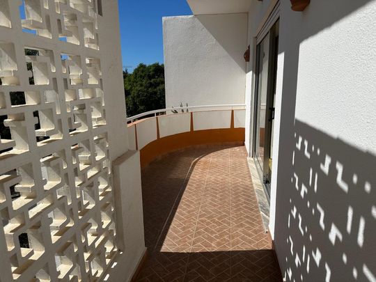 Fantástico T2 localizado em zona nobre de Vilamoura, condomínio privado com piscina. - Photo 1