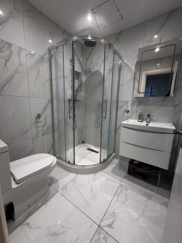 4 bedroom flat to rent - Photo 4
