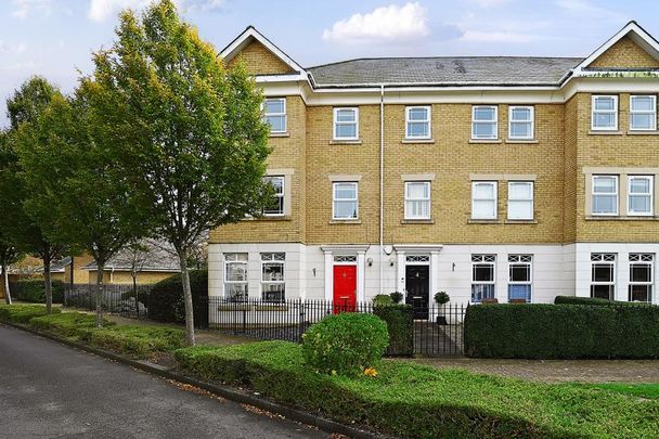 Swordsman Road, Deepcut, Camberley, GU16 - Photo 1