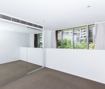 2/5 Burbury Close, Barton - Photo 1