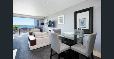 LUXURY FULLY FURNISHED WATERFRONT APARTMENT - Photo 4