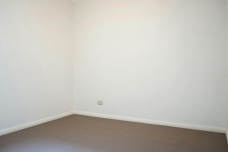 Spacious Two Bedroom Townhouse - Photo 4