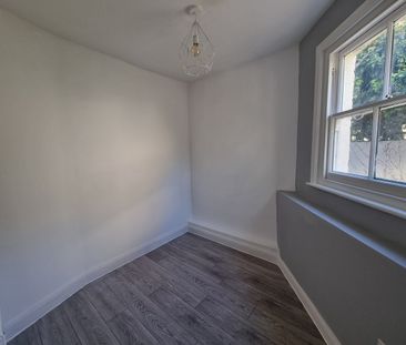 2 Bed Flat, Bewick Street, SW8 - Photo 3