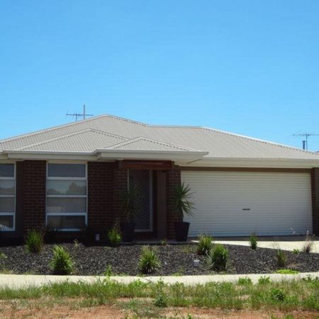 Family Home! - Photo 4