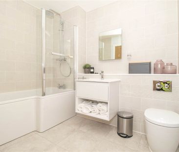 First Floor two double bedroom apartment with lift access in a mode... - Photo 2