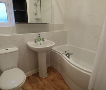 3 bedroom end of terrace house to rent - Photo 6