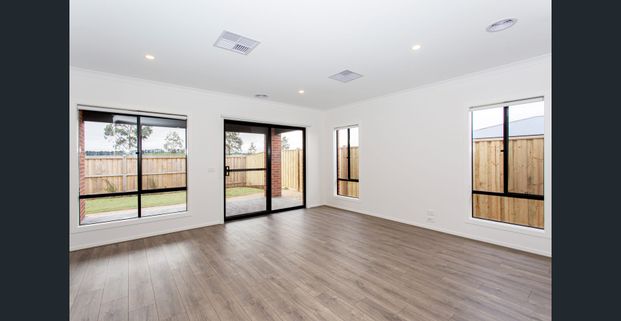 Welcome to 75 Fountain Drive, Beveridge! - Photo 1