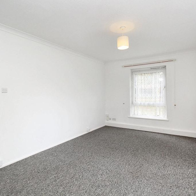 2 bedroom ground floor flat to rent - Photo 1
