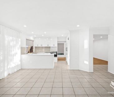 Modern Family Home in Sought-After Calamvale - Photo 2