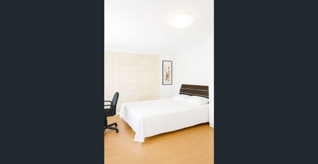 Large Room for Rent in Cloverdale – Bills Included with set allowances - Photo 1