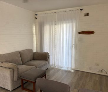 Coastal living - Private Courtyard and Pet Friendly! - Photo 1