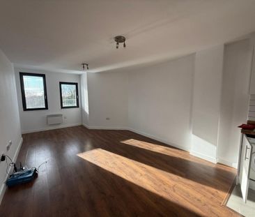 PETERBOROUGH - Photo 1