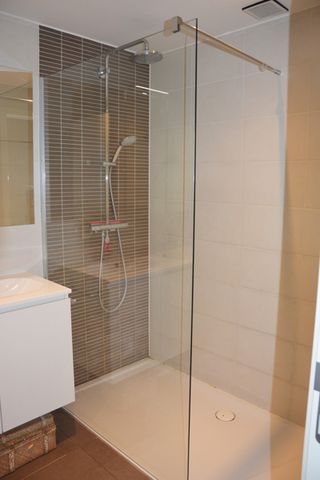 Prachtig recent appartement met afgesloten garage te huur in Anzegem - Photo 4