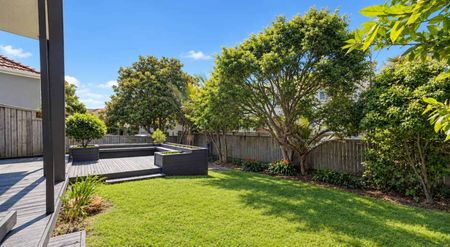 Room for the Whole Family, a Short Walk from St Heliers Beach - Photo 2