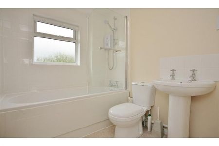 2 bedroom end of terrace house to rent - Photo 5