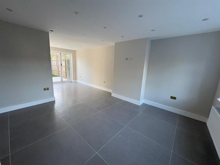 4 bed house to rent in Wych Elms, Park Street, AL2 - Photo 4
