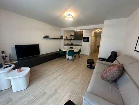 Te huur op jaarbasis gemeubeld appartement met 2 slaapkamers - Photo 3