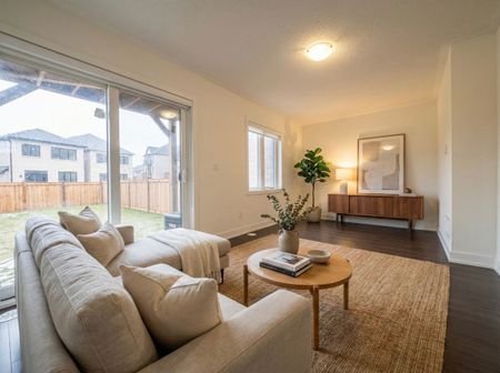 For Lease - 42 Morrison Crescent, Whitby, Ontario - Photo 2