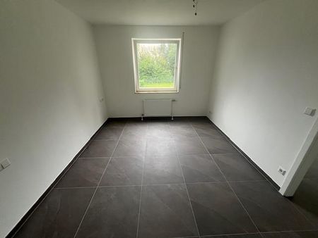 Esslingen: Neu renovierte 2-Zimmer Wohnung mit Balkon - Foto 2