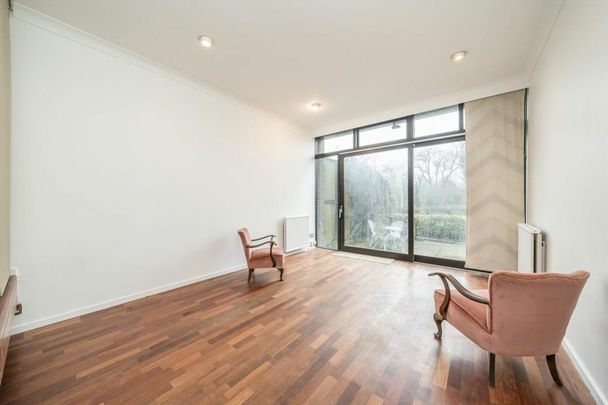 Mallard Place, Strawberry Hill, TW1 - Photo 1