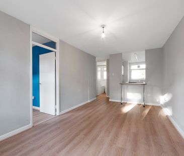 2 Bed Flat, East Ferry Road, E14 - Photo 3