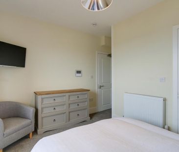 1 bedroom in a house share to rent - Photo 1