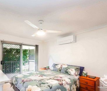 Beautiful Home with NO water bill! - Photo 2