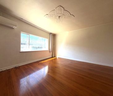 1BR plus Study Apartment In The Heart Of Oakleigh! - Photo 5