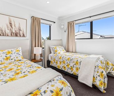 Fully Furnished two Bedroom Home - Photo 2