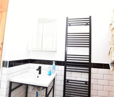 2 bedroom semi-detached house to rent - Photo 5