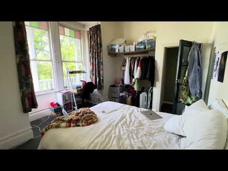 3 large bedroom flat 100 metres from the Terrace - Photo 2