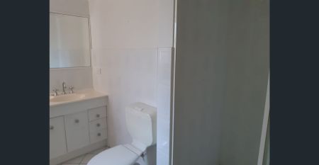 Partly Furnished Ground Floor Apartment in the Heart of Newmarket - Photo 2