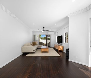 Fully Furnished Coastal Townhouse - Walk to Beach | Palm Beach - Photo 2