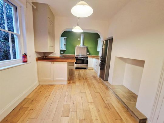 3 bedroom end of terrace house to rent - Photo 1