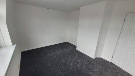 4 bedroom semi-detached house to rent - Photo 5