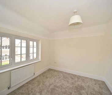 4 bedroom detached house to rent - Photo 3