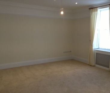 Two Bedroom Apartment for Rent on Crouch Street, Colchester - Photo 2